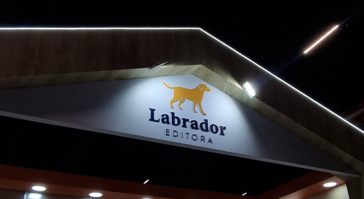 Estande da Editora Labrador na Bienal do Livro de SP 2024