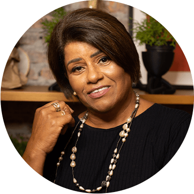 Foto da autora Mara Assumpção