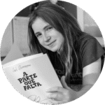 Foto da autora Maria Julia Lunardelli