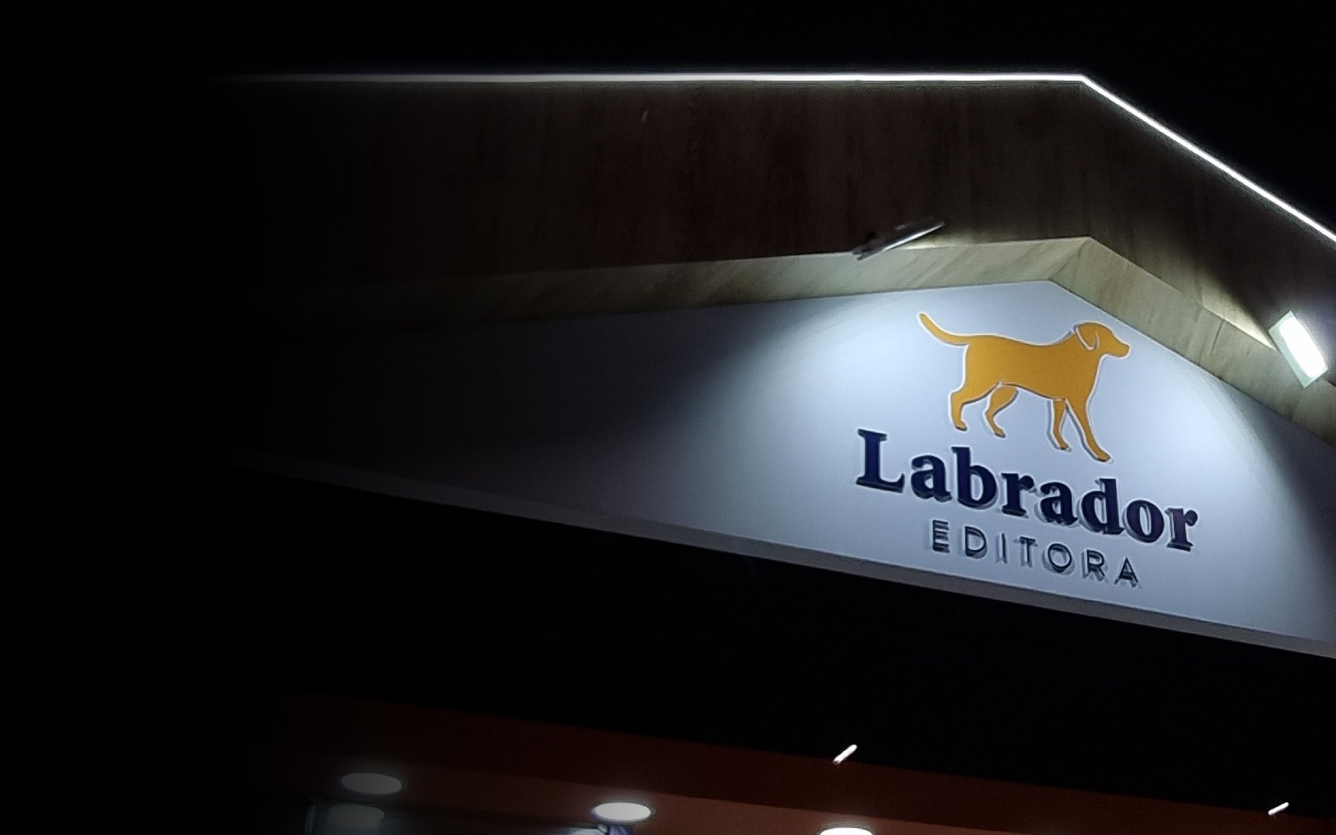 Fachada da Editora Labrador